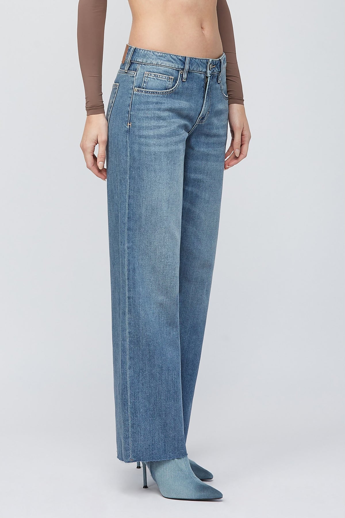 Logan Mid Rise Dad Jean