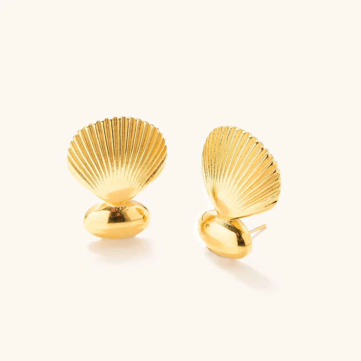 Shelly Chunky Shell Earrings